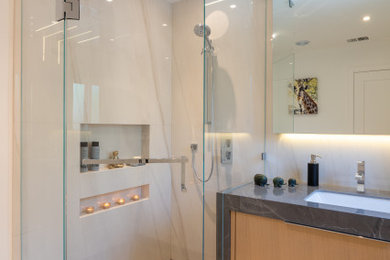 Bathroom - bathroom idea in San Francisco