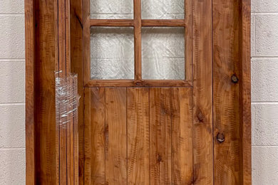 Example of a mountain style entryway design in San Diego