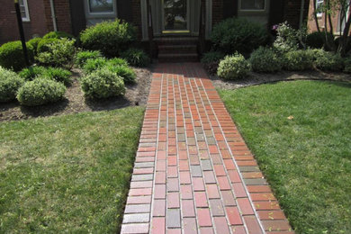 Traditional exterior home idea in Detroit