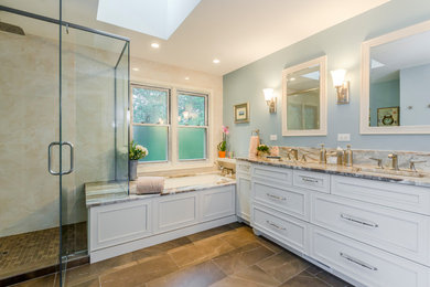 Bathroom - bathroom idea in Chicago
