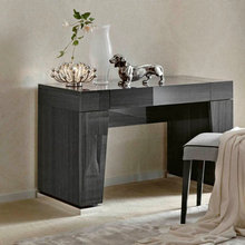makeup tables
