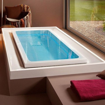 Aquatica Fusion Lineare HydroRelax Jetted Outdoor/Indoor Bathtub (US version 240