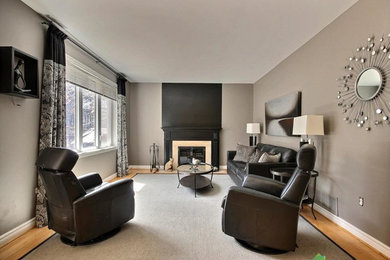 Family room - traditional family room idea in Toronto