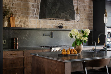 Kitchen - transitional kitchen idea in Toronto