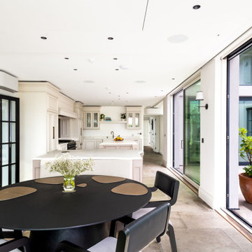 Handleless Traditional Mapesbury Kitchen