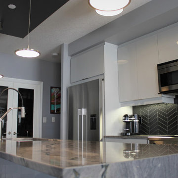 Contemporary high gloss kitchen in downtown luxury condo