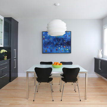 Modern and Bright Kitchen