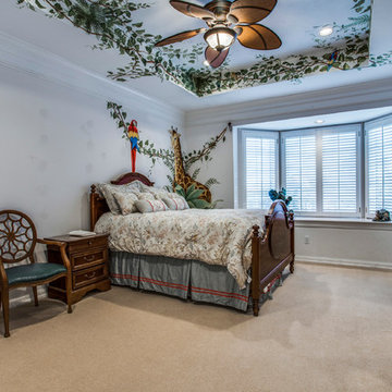 Plano estate with 2 guest houses and tennis court on 1.5 acres