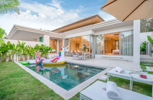 Patio - mid-sized modern backyard patio idea in Miami