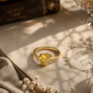 https://auwlassembly.com/products/celestial-solitaire-ring-yellow-sapphire-trill