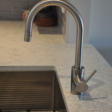 Small Transitional Kitchen