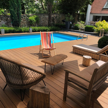 Une terrasse composite exotique et sa piscine