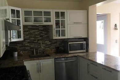 Kitchen - kitchen idea in Cleveland