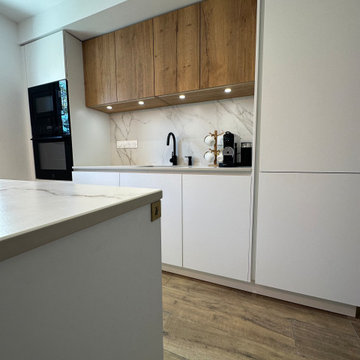 CUISINE BLANCHE MODERNE : Sans poignée Blanche Dekton Entzo