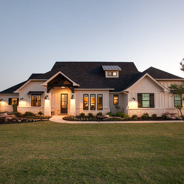 Farmhouse Home with a Fashionable Interior
