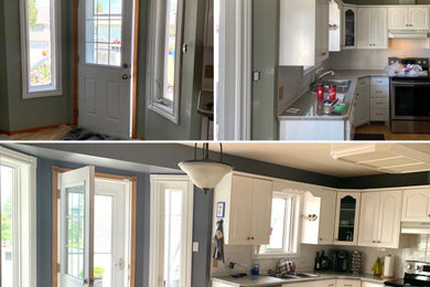 Eat-in kitchen - mid-sized traditional l-shaped eat-in kitchen idea in Edmonton