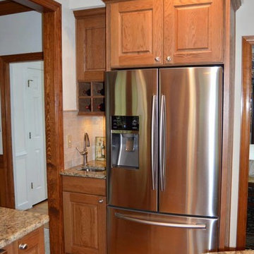 Kitchen Remodel with Oak Thomas Cabinets in Chestnut Stain with Chocolate Glaze