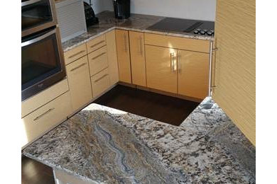 Mid-sized minimalist u-shaped eat-in kitchen photo in Minneapolis with a peninsula