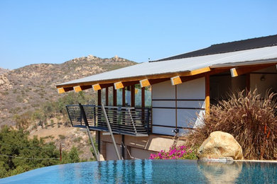 Example of a minimalist home design design in Los Angeles