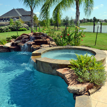 Elegant Custom Pool | Spa & Water Feature