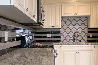 Kitchen - kitchen idea in Orange County