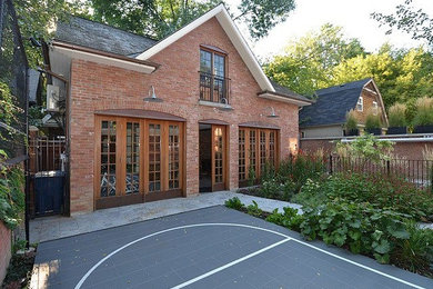 Design ideas for a contemporary landscaping in Toronto.