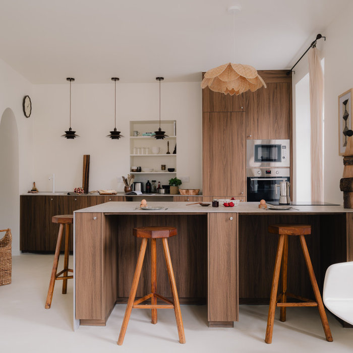 Example of a mid-century modern kitchen design in Paris