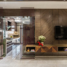 Separate living & dinning rooms