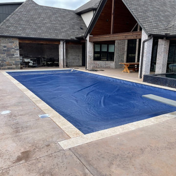 Polymer vinyl liner pool w/concrete spillover spa & automatic pool cover