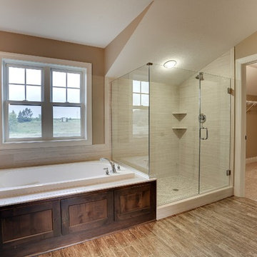 Master Bathroom – Bay Lake Reserve Model – Spring 2014