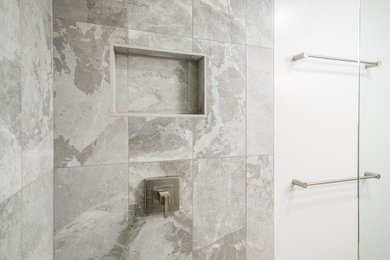Inspiration for a modern bathroom remodel in San Francisco