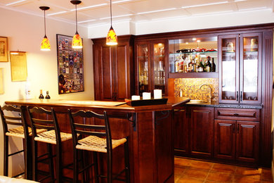 This is an example of a contemporary home bar in Ottawa.