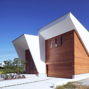福岡のモダンスタイルのおしゃれな家の外観 (ベージュの外壁、片流れ屋根) の写真