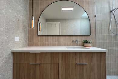 Elegant bathroom photo in Melbourne