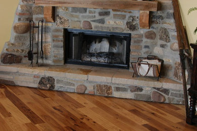 Example of a mountain style living room design in Salt Lake City