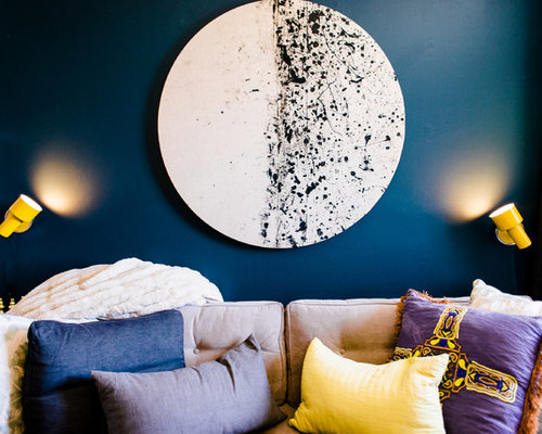 Wohnzimmer mit Kaminsims aus Backstein und Hausbar Ideen, Design