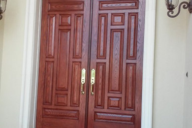 Example of a transitional exterior home design in Tampa