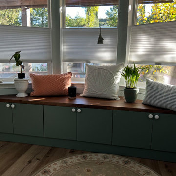 Sanda's Woodland Hills Cottage