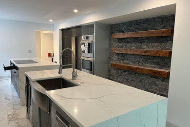 Minimalist kitchen photo in Newark