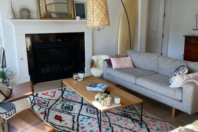 Trendy living room photo in Los Angeles