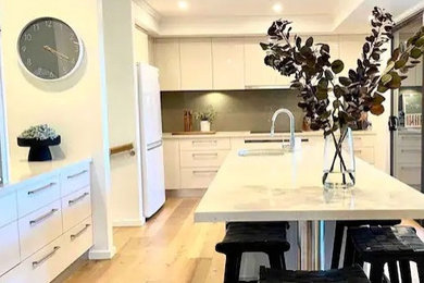 Inspiration for a modern kitchen in Melbourne.