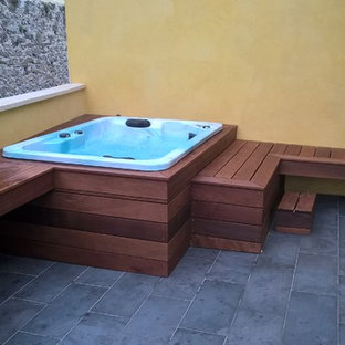 モンペリエの小さいオーダーメイドシャビーシック調のおしゃれなプールの写真