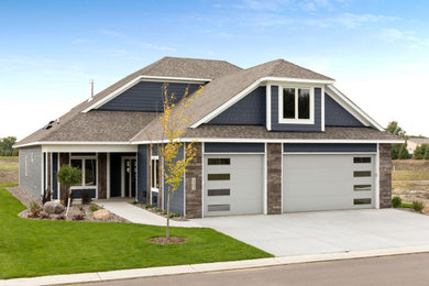 Transitional exterior home idea in Minneapolis
