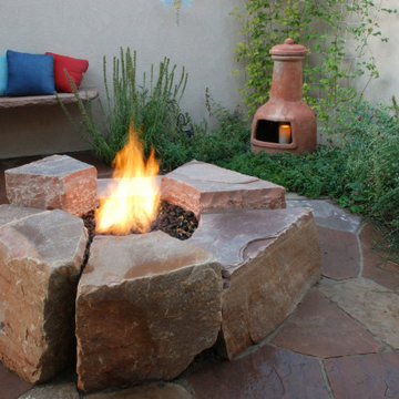 Outdoor natural gas fire pit