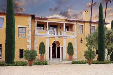 Example of a tuscan exterior home design in Los Angeles