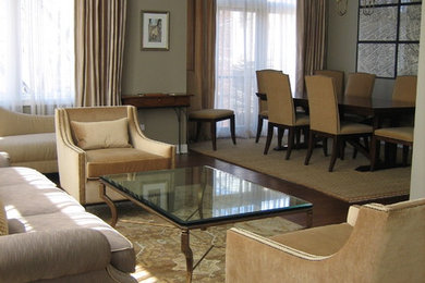 Example of a transitional living room design in Chicago