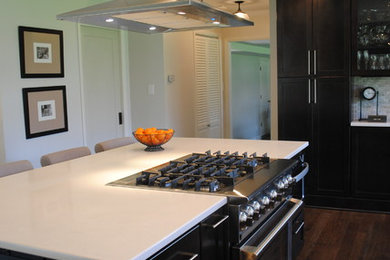 Example of a transitional kitchen design in Columbus