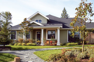 Design ideas for a traditional exterior in Vancouver with mixed siding.