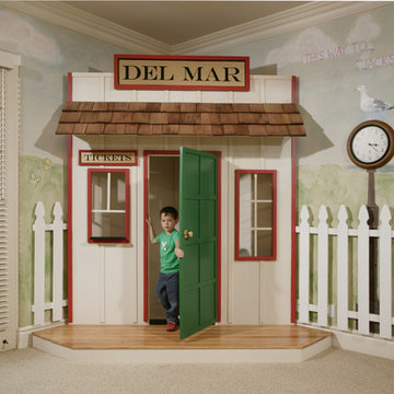 Del Mar Train-Themed Boy's Bedroom