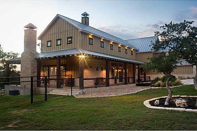 Home design - rustic home design idea in Houston